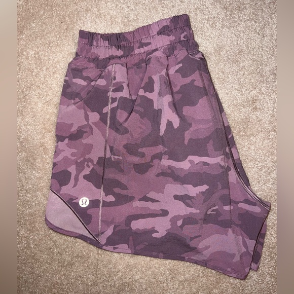 Lululemon Hotty Hot Shorts (3 in) - Picture 2 of 5